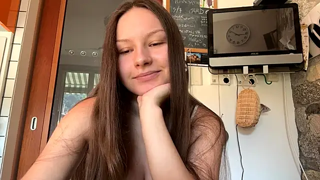 ShaylaChong online show from July 28, 2026, 7:04 am