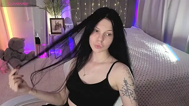 Snapshot of Vivi_Vivian chatting on June 14, 2026, 9:06 pm Vivi Vivian online show from June 14, 2026, 9:06 pm