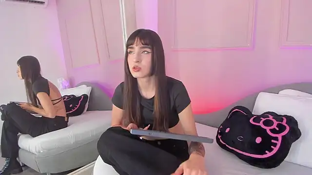 Snapshot of annie_blair_ chatting on July 18, 2026, 7:39 pm annie blair online show from July 18, 2026, 7:39 pm