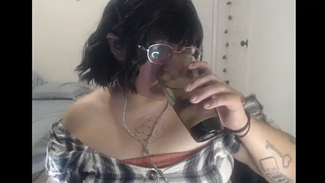 Snapshot of MaevenNectar chatting on June 16, 2026, 12:02 am MaevenNectar online show from June 16, 2026, 12:02 am