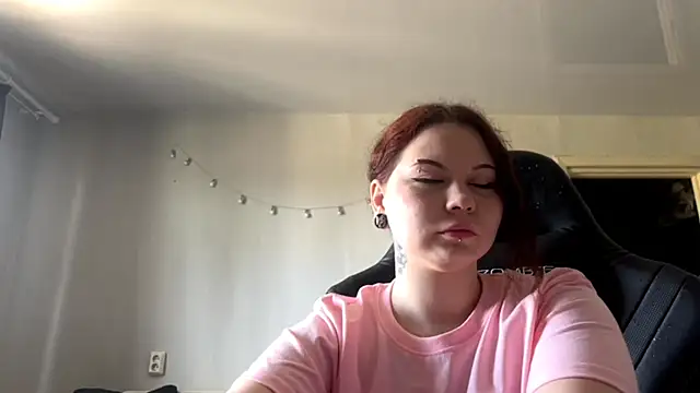 Snapshot of Redhair_girl chatting on May 16, 2026, 8:00 am Redhair girl online show from May 16, 2026, 8:00 am