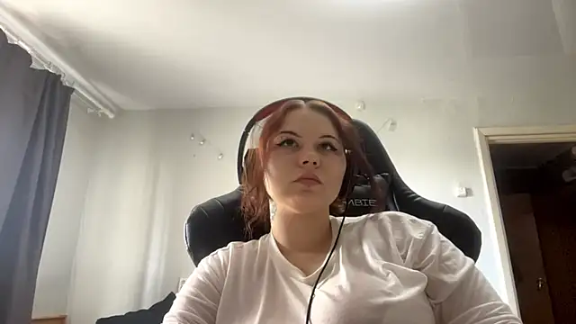 Snapshot of Redhair_girl chatting on May 21, 2026, 1:07 pm Redhair girl online show from May 21, 2026, 1:07 pm