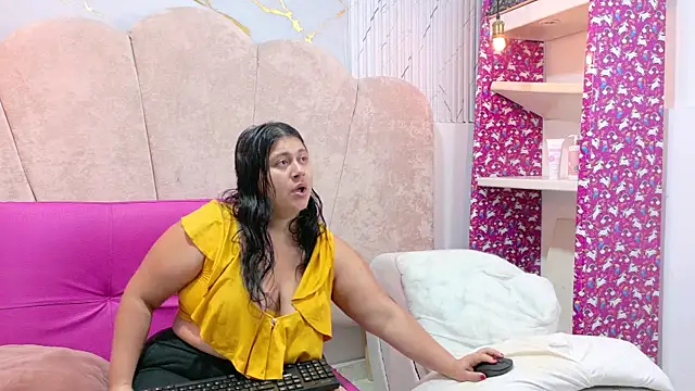 ParejaCurvy20 online show from July 5, 2026, 10:44 am
