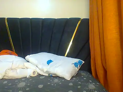 petite cuteass online show from July 9, 2026, 6:01 pm