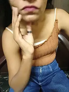 Shanaya 001 online show from May 27, 2026, 4:42 am