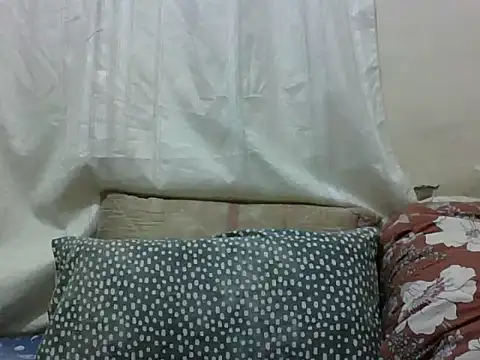 Hot-Perryl online show from May 18, 2026, 4:24 pm