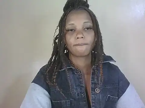 PrettyT5 online show from August 5, 2026, 9:06 pm