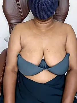 MISS-LOVEV online show from June 8, 2026, 1:28 am