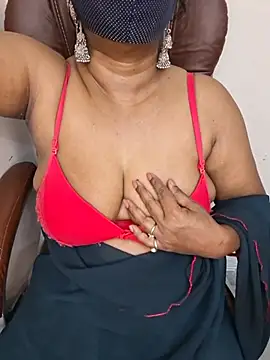 MISS-LOVEV online show from July 5, 2026, 4:19 am