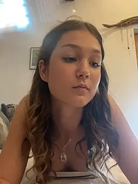Snapshot of SecretViolaa chatting on July 20, 2026, 5:48 pm SecretViolaa online show from July 20, 2026, 5:48 pm