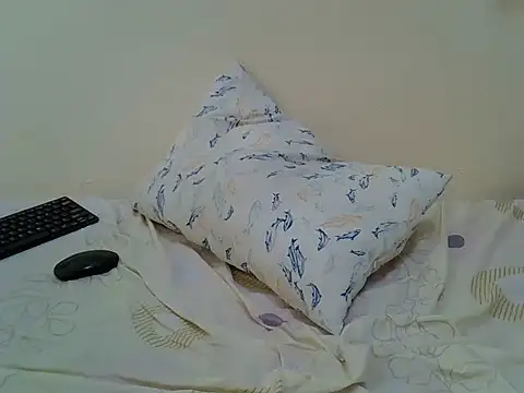 cutiebreey online show from July 17, 2026, 3:57 am