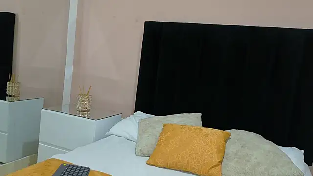 Snapshot of MILA_AND_COTI chatting on June 4, 2026, 8:37 pm MILA AND COTI online show from June 4, 2026, 8:37 pm
