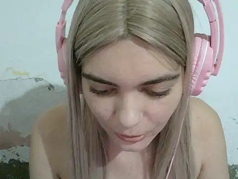 Snapshot of Angel_Ristoww chatting on May 19, 2026, 2:29 am Angel Ristoww online show from May 19, 2026, 2:29 am