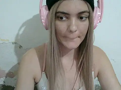 Snapshot of Angel_Ristoww chatting on May 20, 2026, 1:34 am Angel Ristoww online show from May 20, 2026, 1:34 am