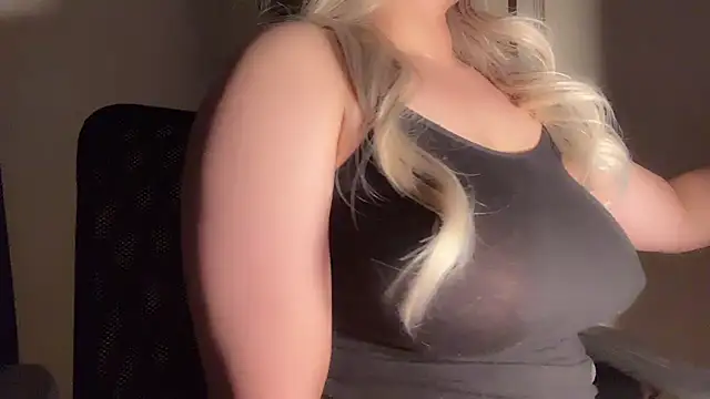 Snapshot of Sweatymilf chatting on August 1, 2026, 7:35 pm Sweatymilf online show from August 1, 2026, 7:35 pm