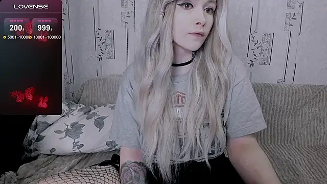 Snapshot of Polly_Megan chatting on May 27, 2026, 8:17 pm Polly Megan online show from May 27, 2026, 8:17 pm