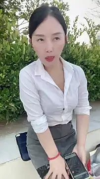 lylxili online show from July 20, 2026, 10:39 am