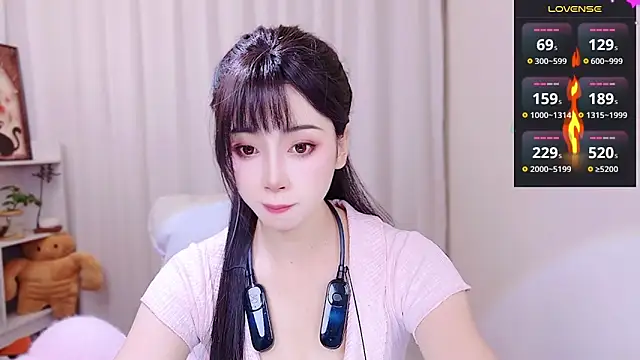 Snapshot of August_cat chatting on May 30, 2026, 9:34 pm August cat online show from May 30, 2026, 9:34 pm