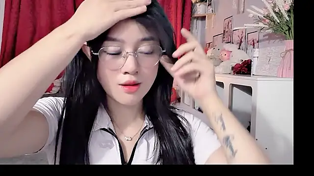 Snapshot of Bee-Cherry chatting on May 31, 2026, 6:31 am Bee-Cherry online show from May 31, 2026, 6:31 am