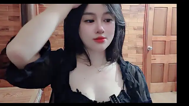 Snapshot of Bee-Cherry chatting on June 15, 2026, 6:59 am Bee-Cherry online show from June 15, 2026, 6:59 am