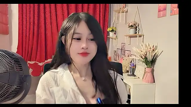 Snapshot of Bee-Cherry chatting on July 1, 2026, 6:37 am Bee-Cherry online show from July 1, 2026, 6:37 am