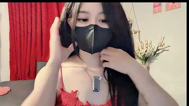 Snapshot of Bee-Cherry chatting on July 7, 2026, 7:29 pm Bee-Cherry online show from July 7, 2026, 7:29 pm