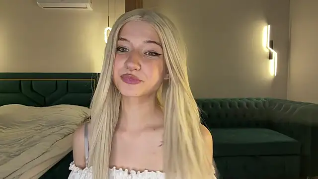 Snapshot of VikkiiSecret chatting on July 20, 2026, 4:42 pm VikkiiSecret online show from July 20, 2026, 4:42 pm