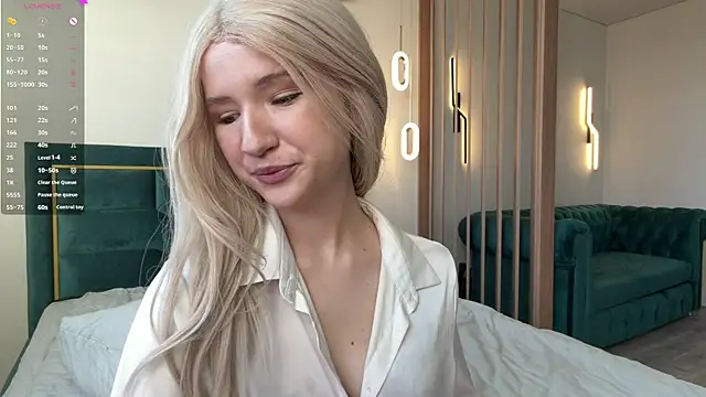 Snapshot of VikkiiSecret chatting on July 29, 2026, 3:43 pm VikkiiSecret online show from July 29, 2026, 3:43 pm