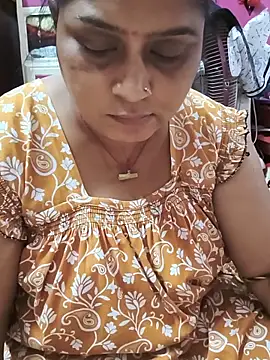 Snapshot of Curvy_Jyoti chatting on June 19, 2026, 4:44 pm Curvy Jyoti online show from June 19, 2026, 4:44 pm