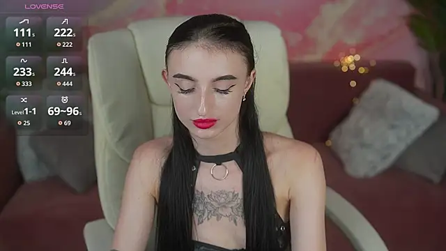 EmilyyMoon online show from July 28, 2026, 2:13 pm