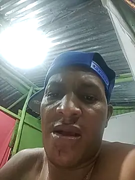 luis391986 online show from May 25, 2026, 12:49 am