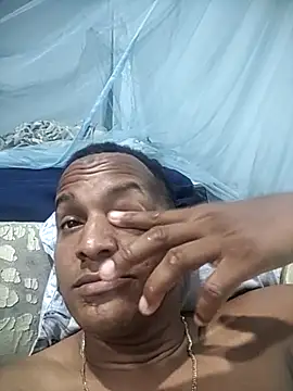 luis391986 online show from May 27, 2026, 2:52 am