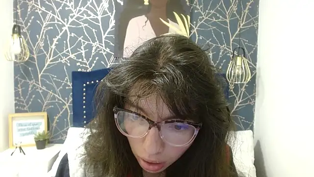 Snapshot of Allyshon_ chatting on May 27, 2026, 7:44 pm Allyshon online show from May 27, 2026, 7:44 pm