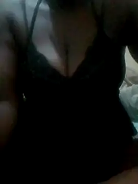 Snapshot of Queenielush chatting on May 31, 2026, 8:32 pm Queenielush online show from May 31, 2026, 8:32 pm