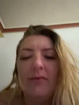 Snapshot of sofivibe chatting on June 4, 2026, 10:38 pm sofivibe online show from June 4, 2026, 10:38 pm
