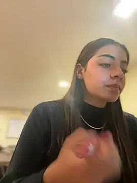 Hanna Cruz  online show from July 28, 2026, 4:39 pm
