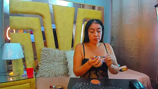 VikyThomsonn online show from July 28, 2026, 12:59 pm