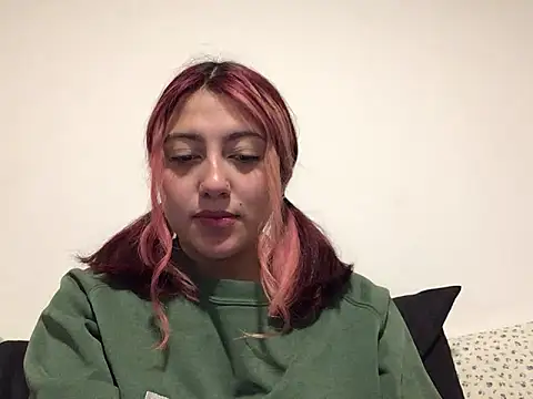 Snapshot of Emma_Cut chatting on May 30, 2026, 11:24 pm Emma Cut online show from May 30, 2026, 11:24 pm