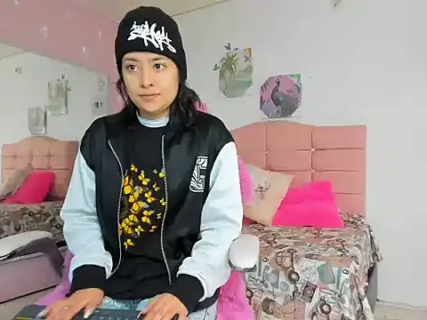Snapshot of ivyyemerald_ chatting on June 9, 2026, 12:50 pm ivyyemerald online show from June 9, 2026, 12:50 pm