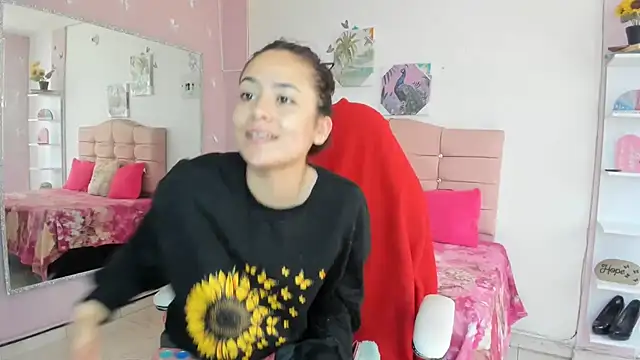 Snapshot of ivyyemerald_ chatting on July 8, 2026, 1:59 pm ivyyemerald online show from July 8, 2026, 1:59 pm