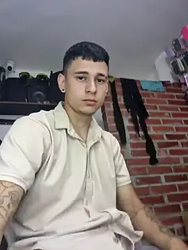 Snapshot of tom_latin chatting on July 12, 2026, 7:05 pm tom latin online show from July 12, 2026, 7:05 pm