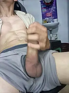Snapshot of tom_latin chatting on July 13, 2026, 7:11 am tom latin online show from July 13, 2026, 7:11 am