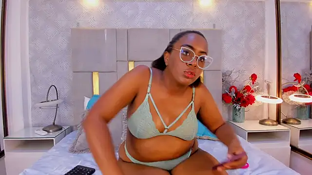 ZoeBrowns online show from May 27, 2026, 12:02 pm