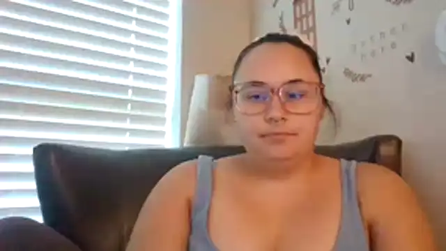 Midnight Riott online show from June 4, 2026, 1:33 am