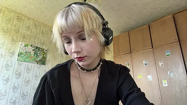 FatimahFroman online show from May 23, 2026, 9:13 am