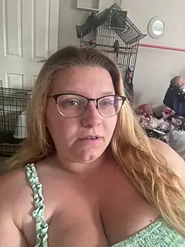 LucieLouBabe online show from June 29, 2026, 1:22 pm