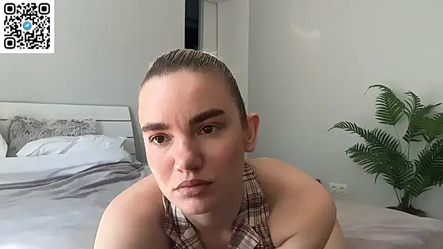 KiraAngella online show from July 18, 2026, 1:04 pm