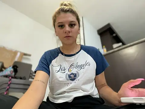 alison parkerrr26 online show from May 31, 2026, 2:53 am