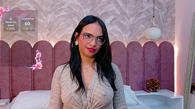 Maddy-Dove online show from June 18, 2026, 3:51 am