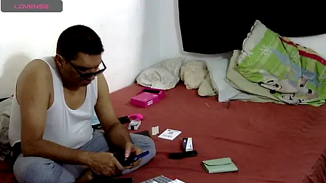 SASSY LOVERS online show from May 26, 2026, 9:33 pm